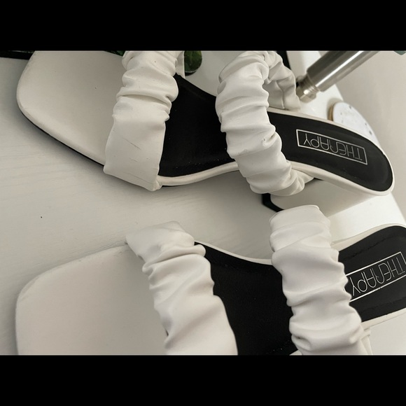 Therapy sandals with block heel white size 7 - Picture 7 of 8